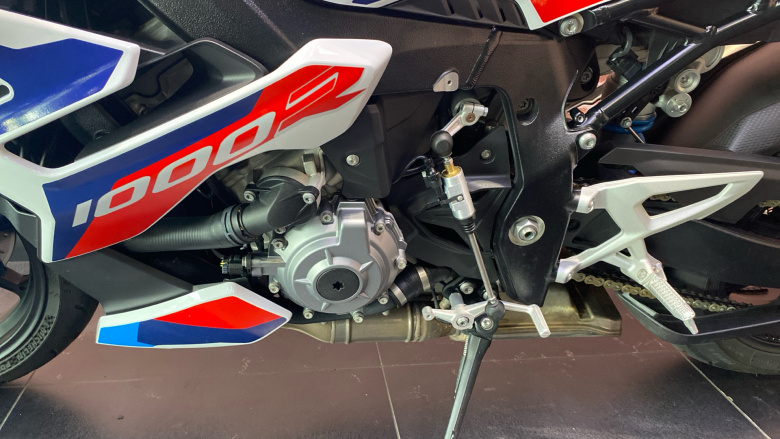(23MY) BMW M1000 R